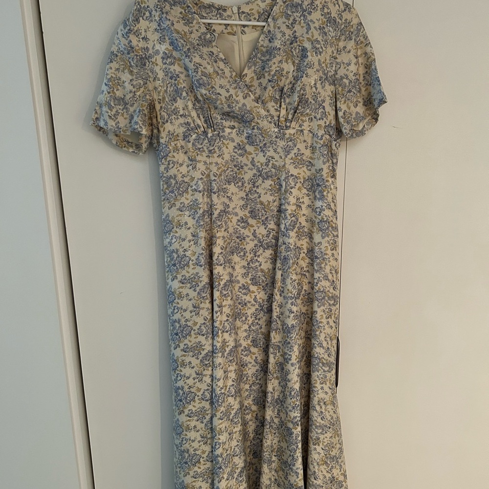 Laura Ashley silk size 6 dress